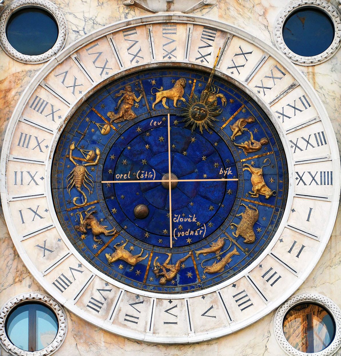 Hodiny Benátky astrologický význam